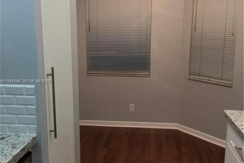 Снять в аренду кондоминиум в Пемброк-Пайнс, Флорида 2 спальни, 102.19м2, № 2004574 - фото 11