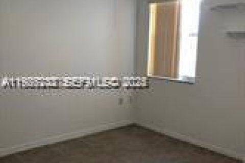 Снять в аренду таунхаус в Майами, Флорида 3 спальни, 121.52м2, № 1984541 - фото 10