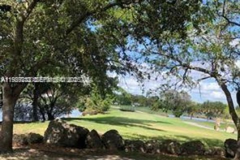 Снять в аренду таунхаус в Майами, Флорида 3 спальни, 121.52м2, № 1984541 - фото 12