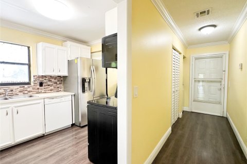 Condo in West Palm Beach, Florida, 2 bedrooms  № 1774445 - photo 4
