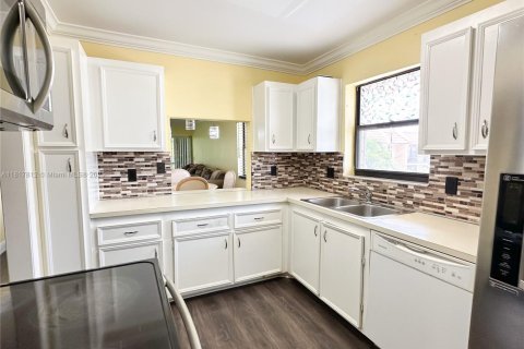 Condo in West Palm Beach, Florida, 2 bedrooms  № 1774445 - photo 2