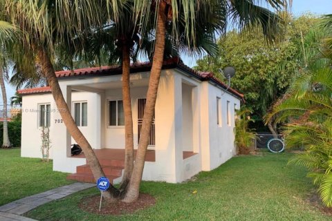 House in Coral Gables, Florida 3 bedrooms, 88.44 sq.m. № 1874260 - photo 1