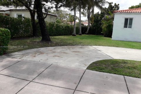 House in Coral Gables, Florida 3 bedrooms, 88.44 sq.m. № 1874260 - photo 3