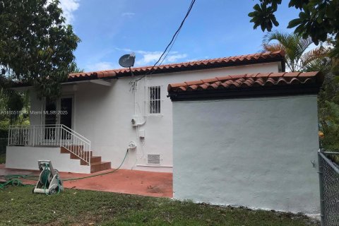 House in Coral Gables, Florida 3 bedrooms, 88.44 sq.m. № 1874260 - photo 6