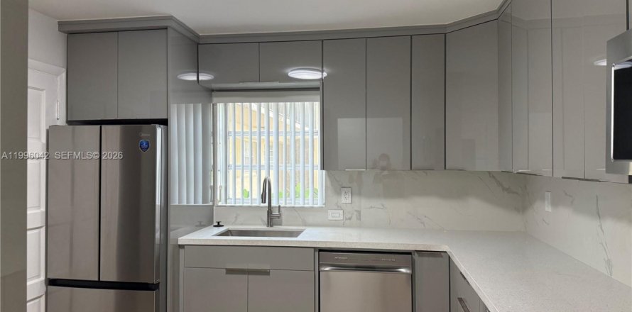 Кондоминиум с 3 спальнями в Майами, Флорида № 2063514