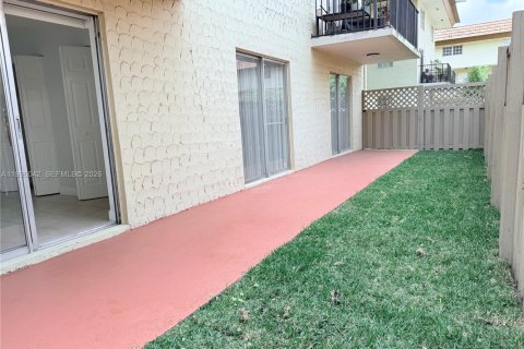 Снять в аренду кондоминиум в Майами, Флорида 3 спальни, 130.53м2, № 2063514 - фото 9