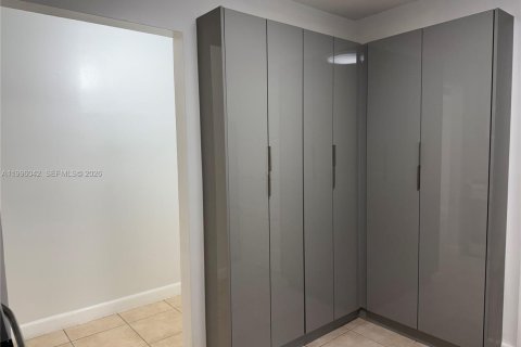 Снять в аренду кондоминиум в Майами, Флорида 3 спальни, 130.53м2, № 2063514 - фото 3