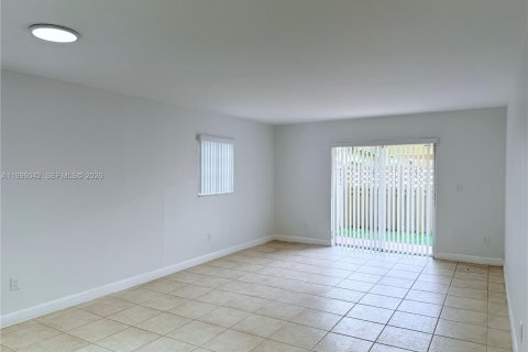 Снять в аренду кондоминиум в Майами, Флорида 3 спальни, 130.53м2, № 2063514 - фото 5