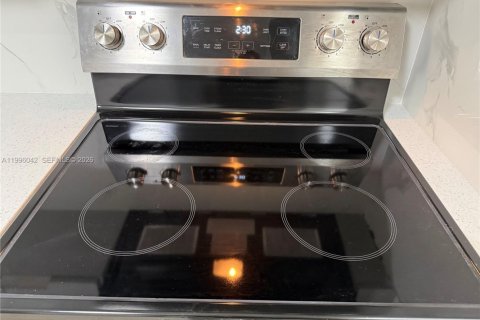 Снять в аренду кондоминиум в Майами, Флорида 3 спальни, 130.53м2, № 2063514 - фото 4