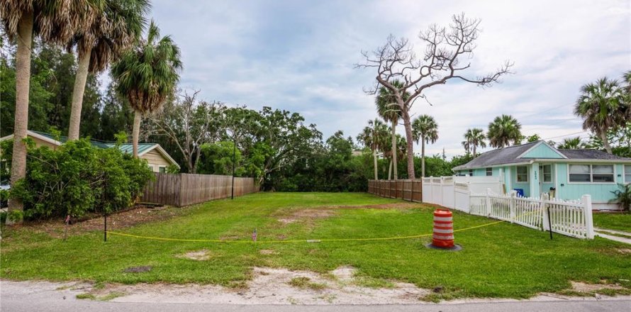 Land in Port Richey, Florida № 2148714