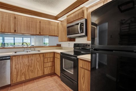 Condo in West Palm Beach, Florida, 2 bedrooms № 1937035 - photo 16