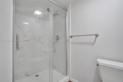 Condo in West Palm Beach, Florida, 2 bedrooms № 1937035 - photo 27