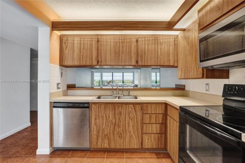 Condo in West Palm Beach, Florida, 2 bedrooms № 1937035 - photo 15