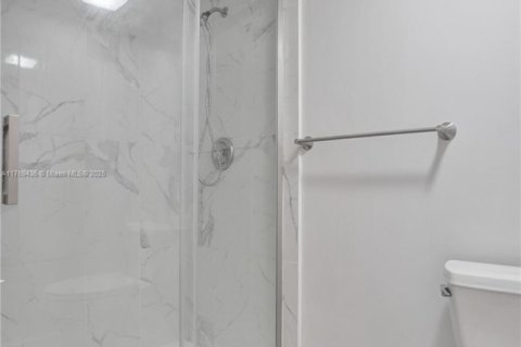 Condo in West Palm Beach, Florida, 2 bedrooms № 1937035 - photo 28