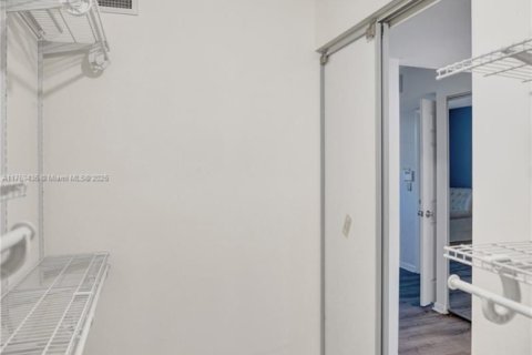 Condo in West Palm Beach, Florida, 2 bedrooms № 1937035 - photo 22