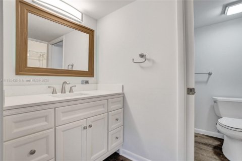 Condo in West Palm Beach, Florida, 2 bedrooms № 1937035 - photo 26