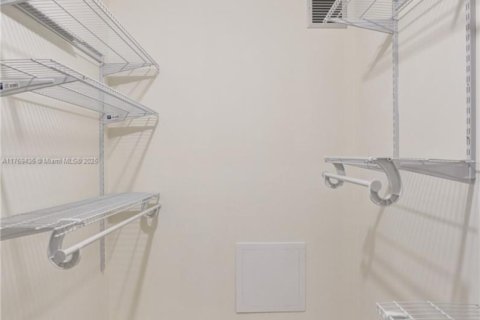 Condo in West Palm Beach, Florida, 2 bedrooms № 1937035 - photo 23