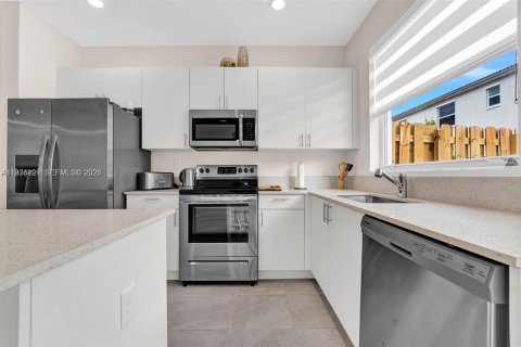 Купить таунхаус в Хомстед, Флорида 3 спальни, 123.37м2, № 2038383 - фото 6