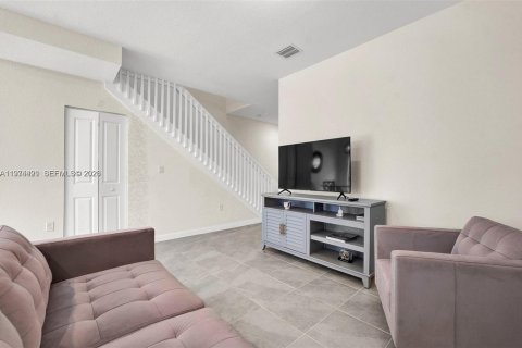 Купить таунхаус в Хомстед, Флорида 3 спальни, 123.37м2, № 2038383 - фото 4