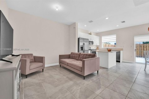 Купить таунхаус в Хомстед, Флорида 3 спальни, 123.37м2, № 2038383 - фото 3