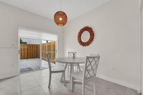 Купить таунхаус в Хомстед, Флорида 3 спальни, 123.37м2, № 2038383 - фото 7