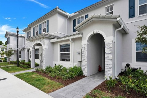 Таунхаус в Хомстед, Флорида 3 спальни, 123.37м2 № 2038383