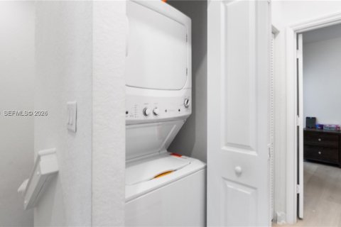 Купить таунхаус в Хомстед, Флорида 3 спальни, 123.37м2, № 2038383 - фото 18