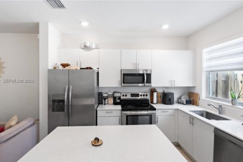 Купить таунхаус в Хомстед, Флорида 3 спальни, 123.37м2, № 2038383 - фото 9