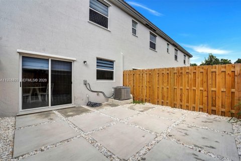 Купить таунхаус в Хомстед, Флорида 3 спальни, 123.37м2, № 2038383 - фото 21