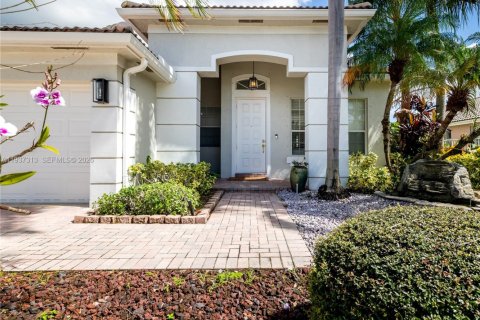 Купить виллу или дом в Пемброк-Пайнс, Флорида 4 спальни, 221.2м2, № 1995910 - фото 3