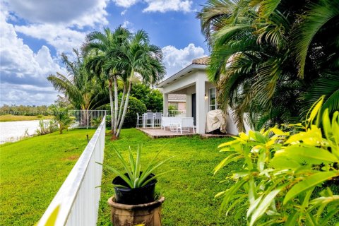 Купить виллу или дом в Пемброк-Пайнс, Флорида 4 спальни, 221.2м2, № 1995910 - фото 13