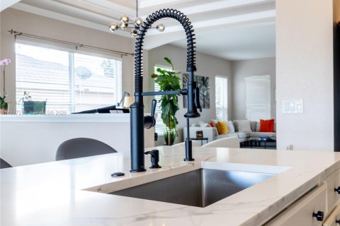 Купить виллу или дом в Пемброк-Пайнс, Флорида 4 спальни, 221.2м2, № 1995910 - фото 19