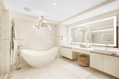 Copropriété à vendre à Sunny Isles Beach, Floride: 4 chambres, 287.44 m2 № 1925565 - photo 19
