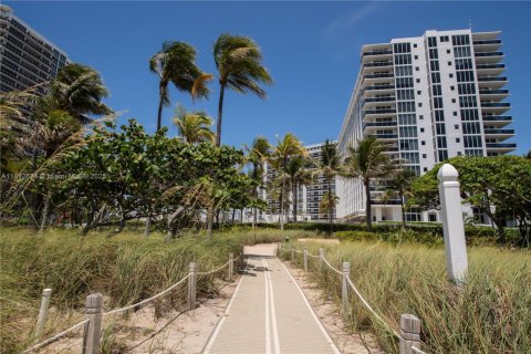 Condo in Bal Harbour, Florida, 2 bedrooms  № 1787057 - photo 4