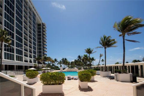 Condo in Bal Harbour, Florida, 2 bedrooms  № 1787057 - photo 5