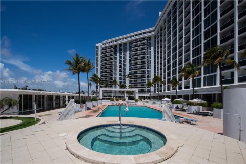 Condo in Bal Harbour, Florida, 2 bedrooms  № 1787057 - photo 6