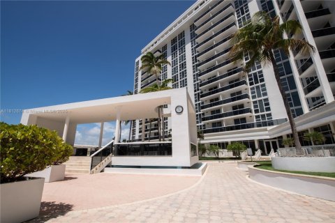 Condo in Bal Harbour, Florida, 2 bedrooms  № 1787057 - photo 10