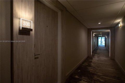Condo in Bal Harbour, Florida, 2 bedrooms  № 1787057 - photo 25