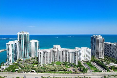 Condo in Bal Harbour, Florida, 2 bedrooms  № 1787057 - photo 1