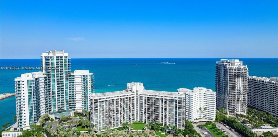 Condo in Bal Harbour, Florida, 2 bedrooms  № 1787057