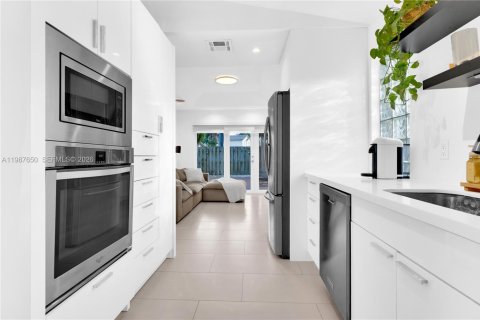 Casa en venta en Cutler Bay, Florida, 3 dormitorios, 129.51 m2 № 2057585 - foto 16