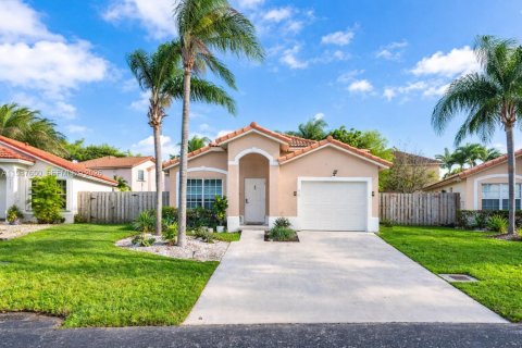 Casa en venta en Cutler Bay, Florida, 3 dormitorios, 129.51 m2 № 2057585 - foto 2