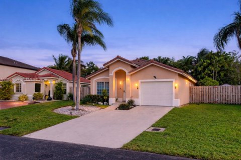 Casa en venta en Cutler Bay, Florida, 3 dormitorios, 129.51 m2 № 2057585 - foto 3