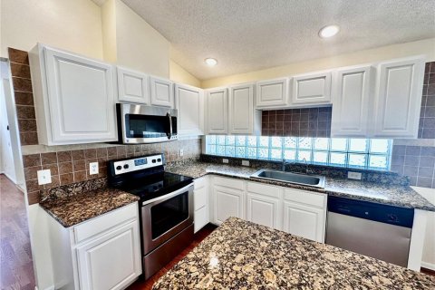 Villa ou maison à louer à Orlando, Floride: 4 chambres, 182 m2 № 2117275 - photo 13