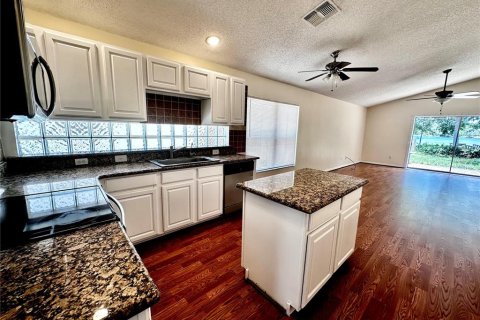 Villa ou maison à louer à Orlando, Floride: 4 chambres, 182 m2 № 2117275 - photo 12