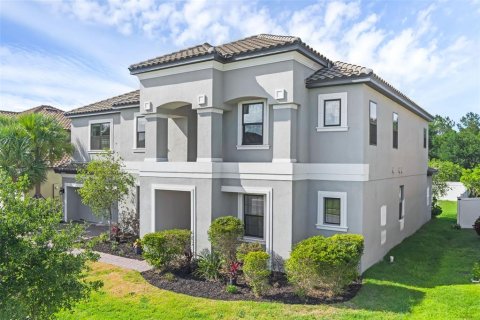Casa en venta en Kissimmee, Florida, 5 dormitorios, 393.16 m2 № 1767312 - foto 1