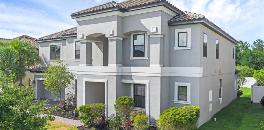Casa en Kissimmee, Florida 5 dormitorios, 393.16 m2 № 1767312