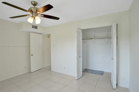 Condo in Coconut Creek, Florida, 2 bedrooms  № 1697829 - photo 16