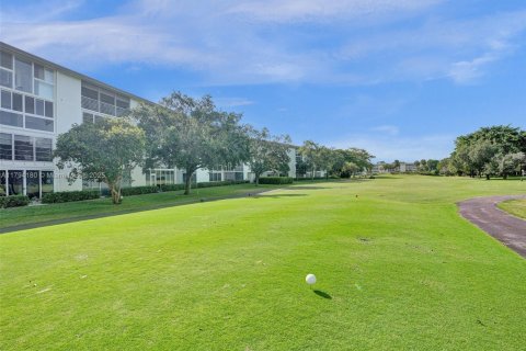 Condo in Coconut Creek, Florida, 2 bedrooms  № 1697829 - photo 21