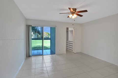 Condo in Coconut Creek, Florida, 2 bedrooms  № 1697829 - photo 7